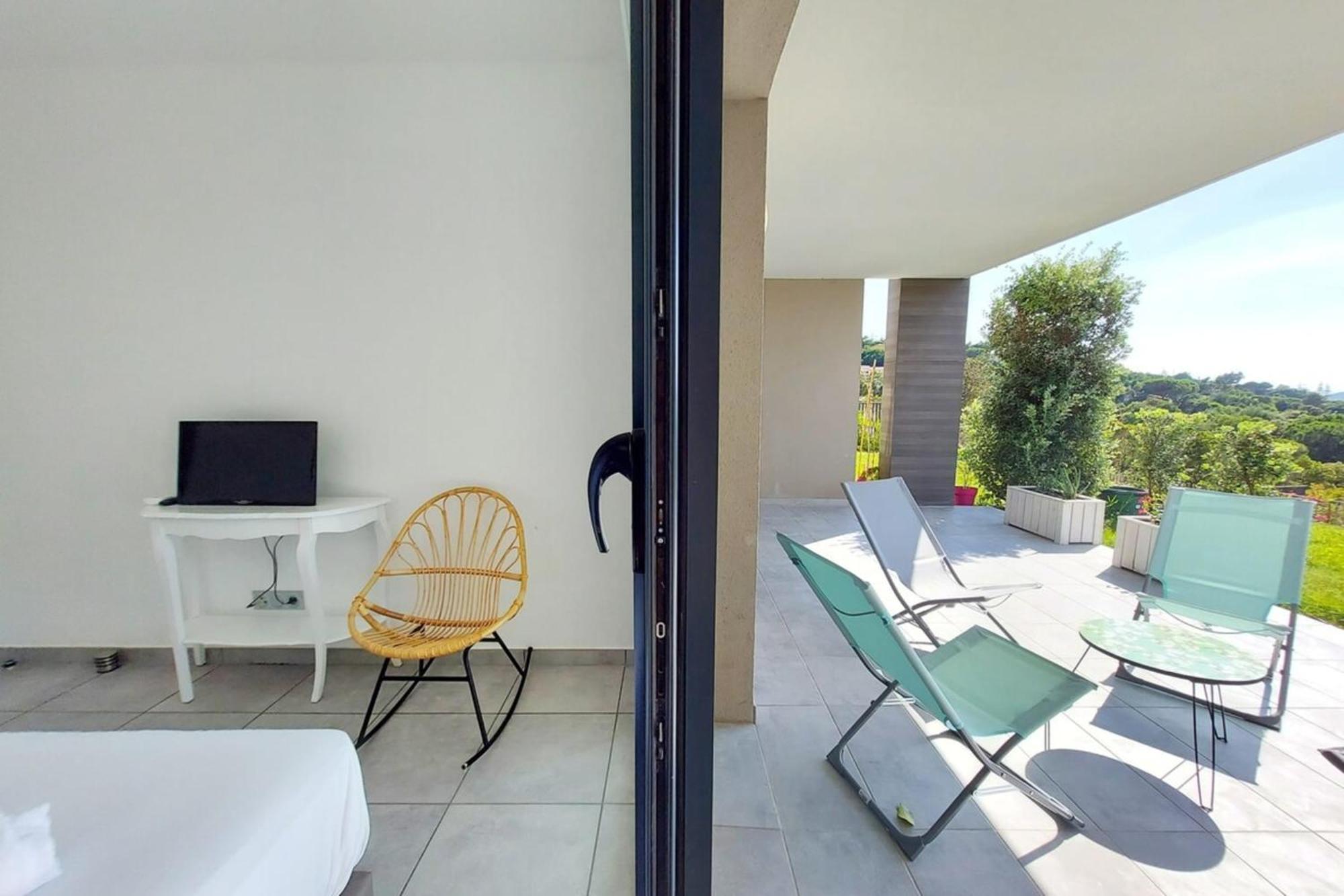 Kiara - By Foot Terrace Isolella - By Tgb Pietrosella